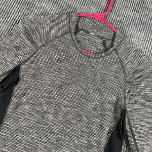 Lululemon Athletica Top Womens 6 Black Striped Long Sleeve Active Yoga Workout